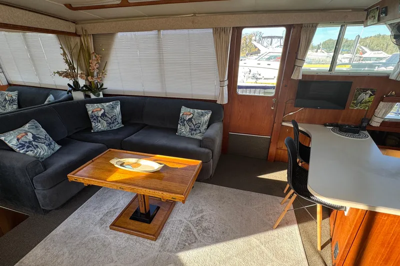 Lone Wolf Yacht Photos Pics Salon with bar seating above galley