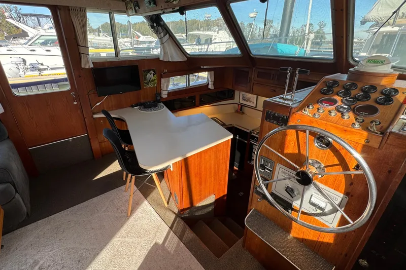 Lone Wolf Yacht Photos Pics Lower helm station