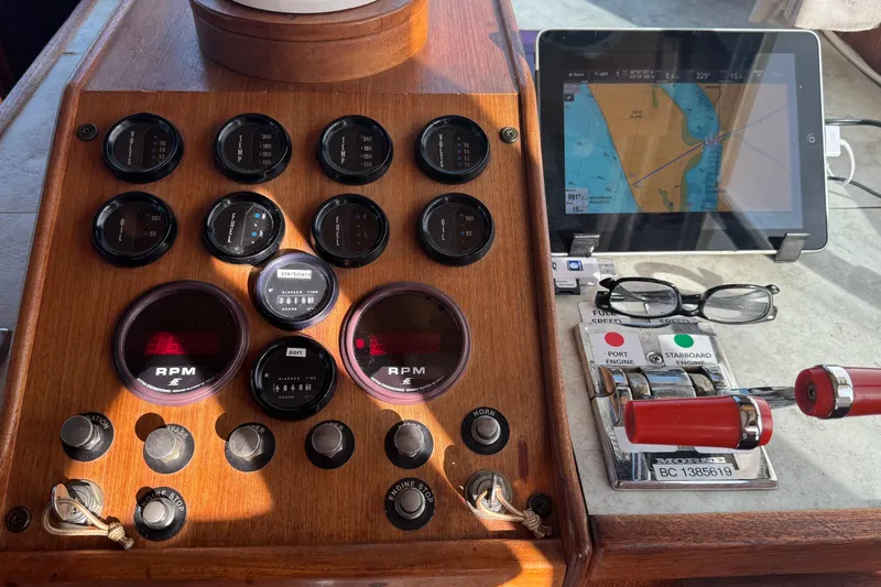 Lone Wolf Yacht Photos Pics Lower helm gauges