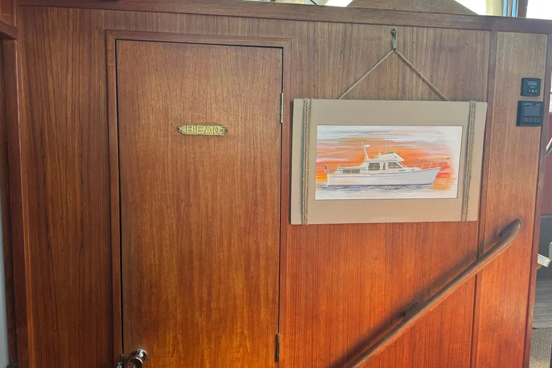 Lone Wolf Yacht Photos Pics Exterior of guest head