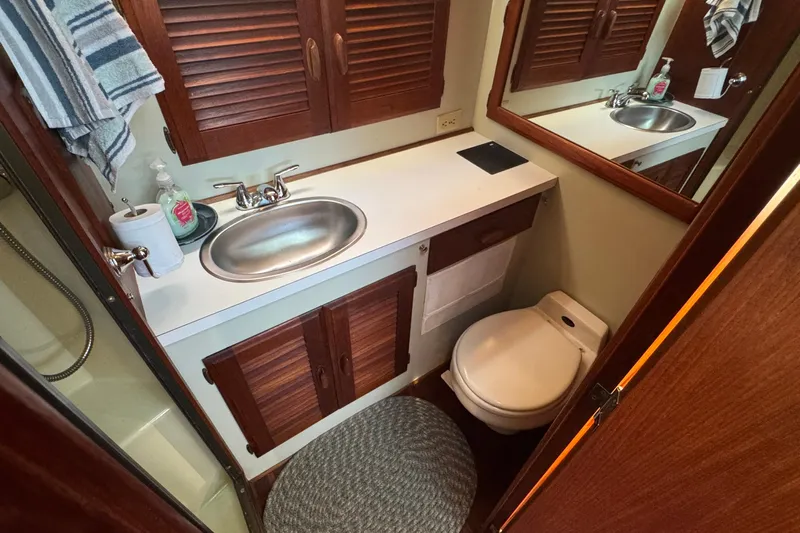 Lone Wolf Yacht Photos Pics Guest head with vacuflush toilet