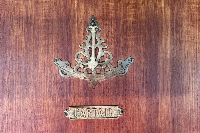 Lone Wolf Yacht Photos Pics Meel indicator on way to master stateroom