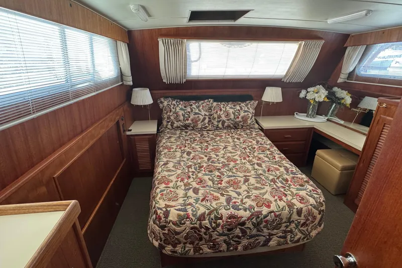 Lone Wolf Yacht Photos Pics Master stateroom