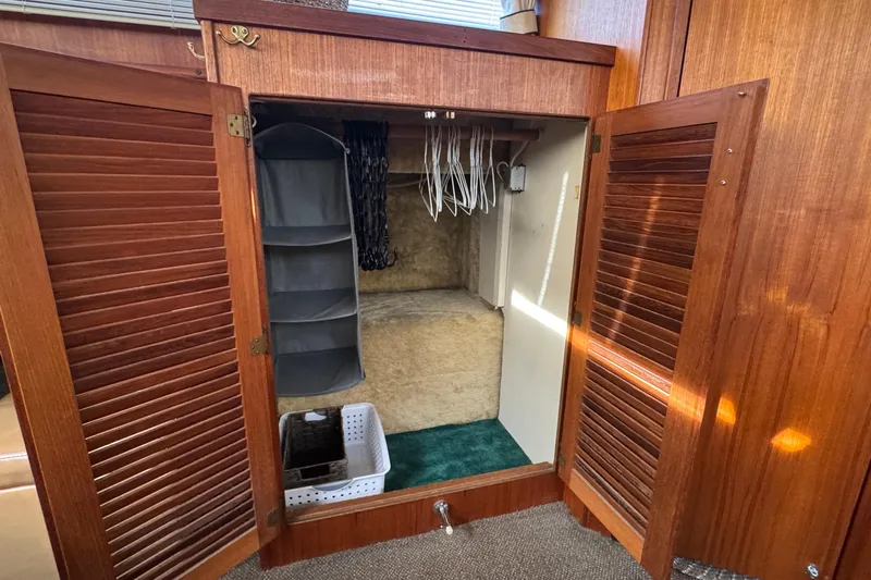 Lone Wolf Yacht Photos Pics Hanging locker to starboard