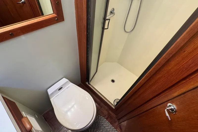 Lone Wolf Yacht Photos Pics Master head - enclosed shower