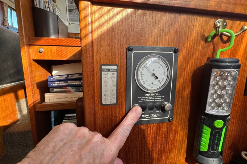 Lone Wolf Yacht Photos Pics Tank tender for fresh water tank volume