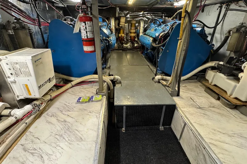 Lone Wolf Yacht Photos Pics Engine room