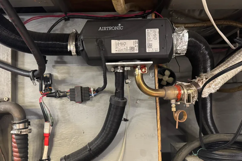 Lone Wolf Yacht Photos Pics Espar Airtronic heating system