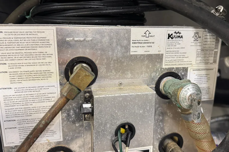 Lone Wolf Yacht Photos Pics Kuuma water heater