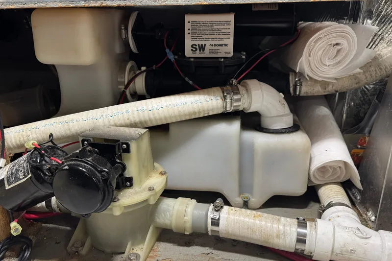 Lone Wolf Yacht Photos Pics Vacuflush tank