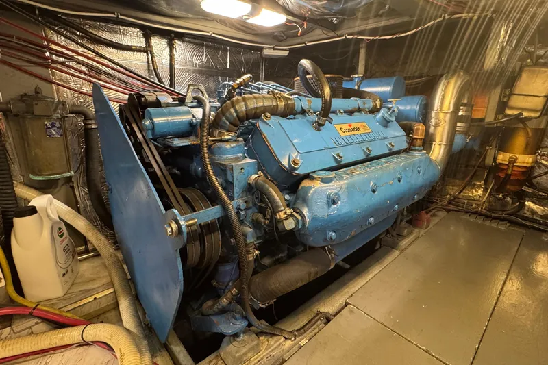 Lone Wolf Yacht Photos Pics Starboard International engine