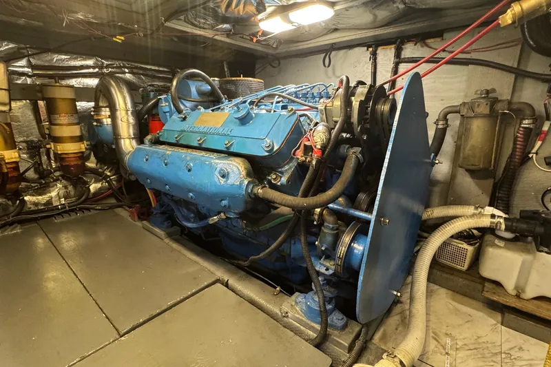 Lone Wolf Yacht Photos Pics Port International engine