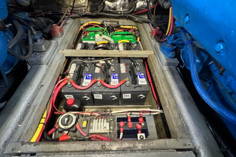 Lone Wolf Yacht Photos Pics Battery banks between engines