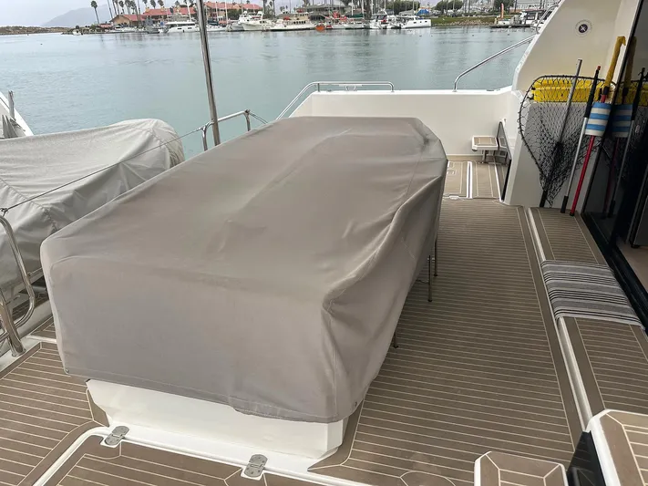 Hamlet Yacht Photos Pics Covered outside dinette area on 2023 Leopard 46PC yacht, docked by the waterfront.