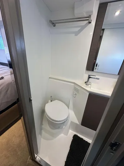 Hamlet Yacht Photos Pics Port Aft Bath Room