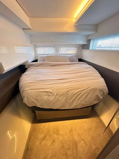 Hamlet Yacht Photos Pics Luxurious bedroom in 2023 Leopard 46PC yacht with cozy bed and modern design.