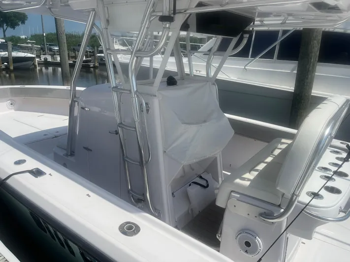  Yacht Photos Pics 2009 Venture 34 CC boat interior with seating and helm station at marina.