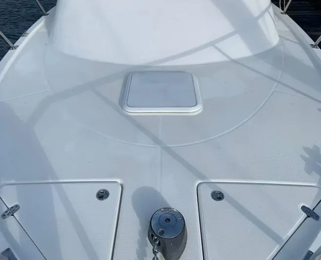 Rampage Yacht Photos Pics 2001 Rampage 30 Express boat deck with hatch and anchor system.