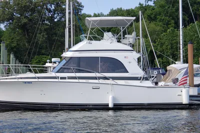 Bertram 33II Flybridge Cruiser