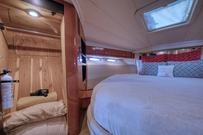 Couples Therapy Yacht Photos Pics Luxurious cabin interior of 2001 Sea Ray 510 Sundancer yacht with cozy bedding.