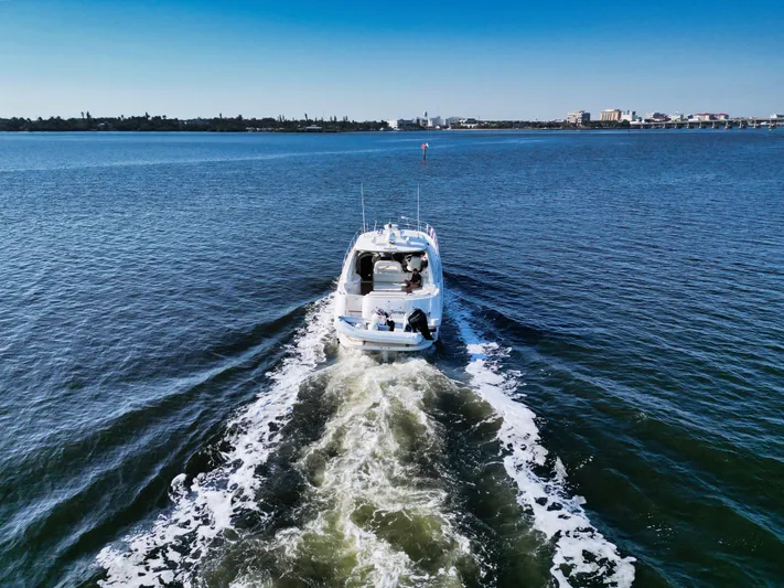 Couples Therapy Yacht Photos Pics 2001 Sea Ray 510 Sundancer cruising on open water under clear blue skies.