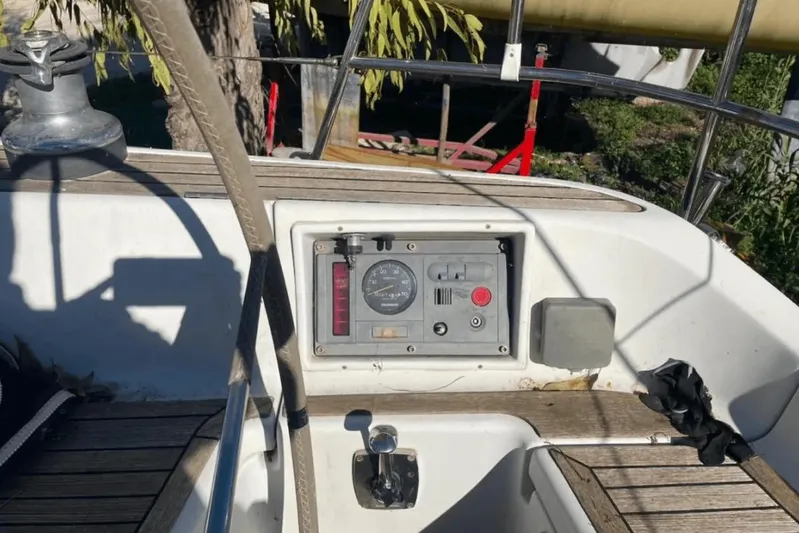  Yacht Photos Pics Control panel of a 2003 Cantiere del Pardo Grand Soleil 43 sailboat cockpit.