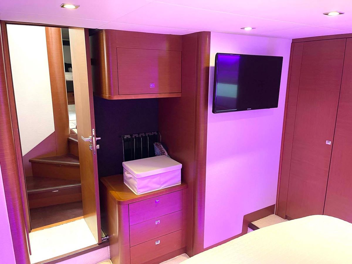 2013 Prestige 62 