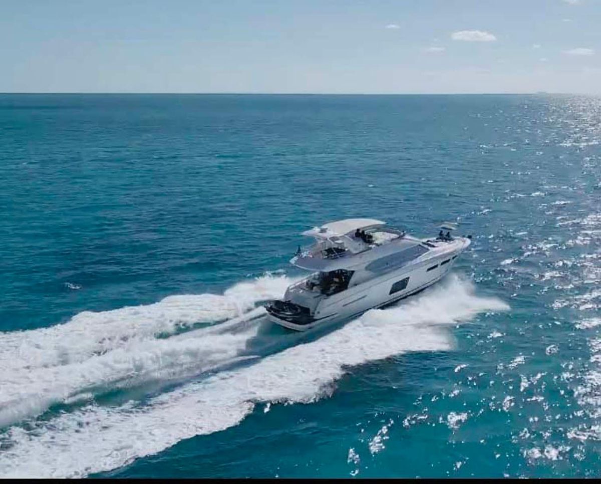 2013 Prestige 62 
