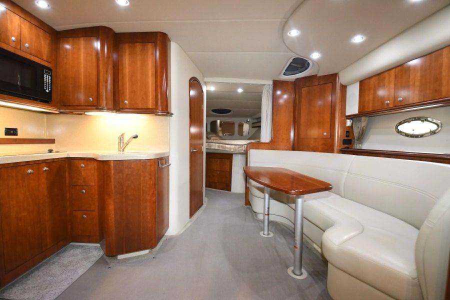 2007 Cruisers Yachts 370 Express