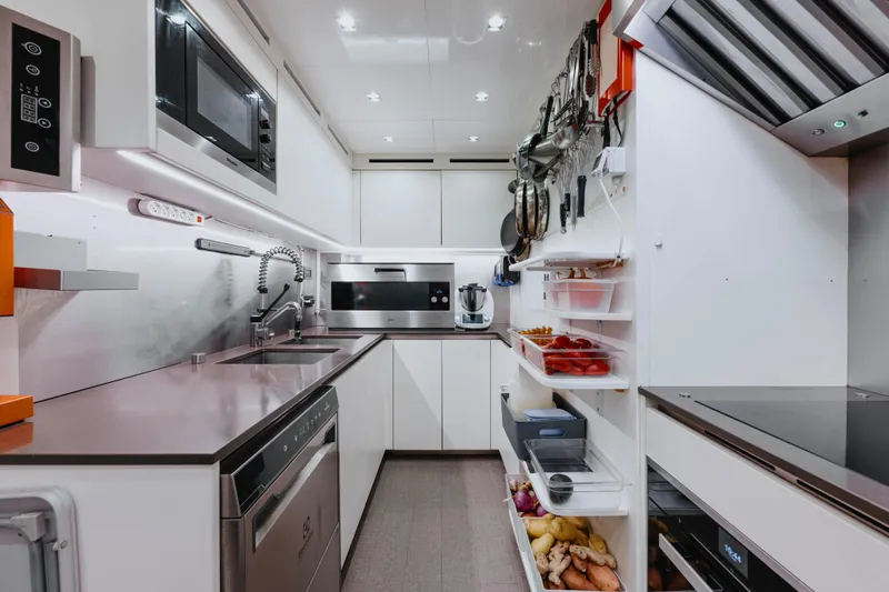 Mangusta Gransport 45 Yacht Photos Pics 