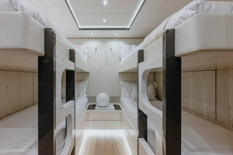 Mangusta Gransport 45 Yacht Photos Pics 