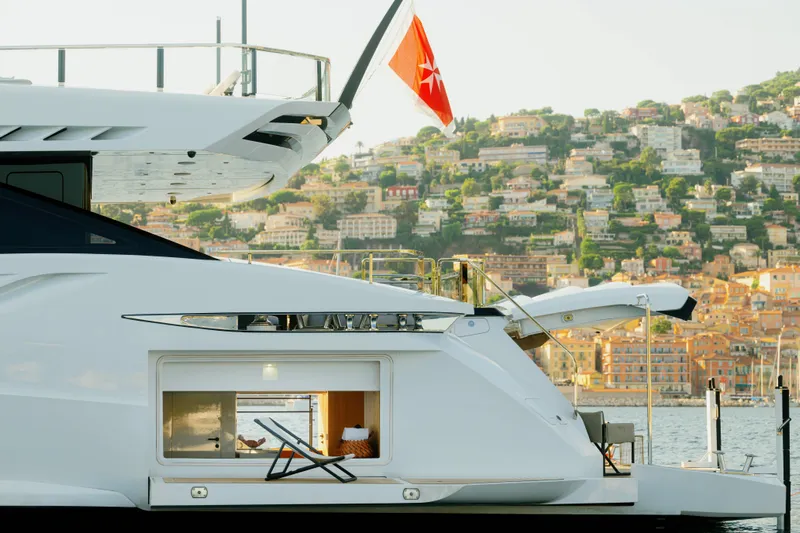 Mangusta Gransport 45 Yacht Photos Pics 