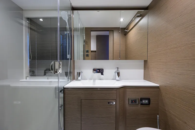 Ladybird Yacht Photos Pics Princess V55 Ladybird - Master Head