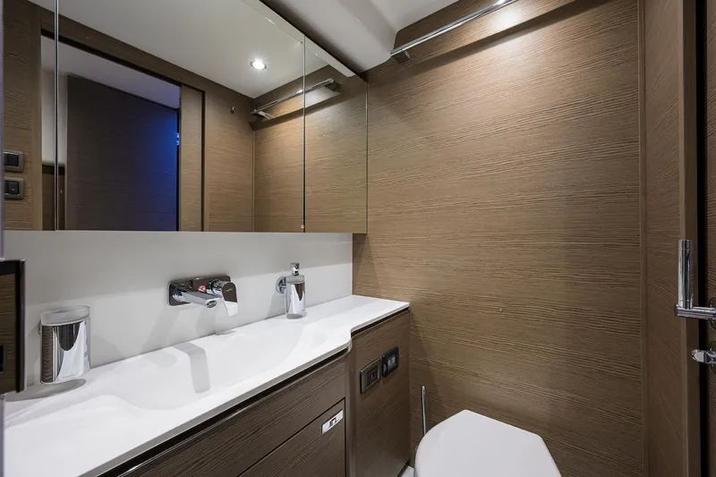 Ladybird Yacht Photos Pics Princess V55 Ladybird - Master Head