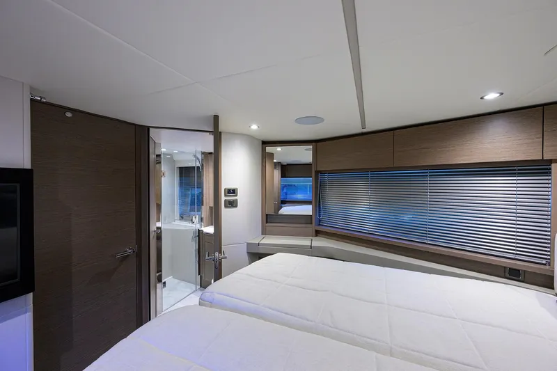 Ladybird Yacht Photos Pics Princess V55 Ladybird -  Forward Stateroom