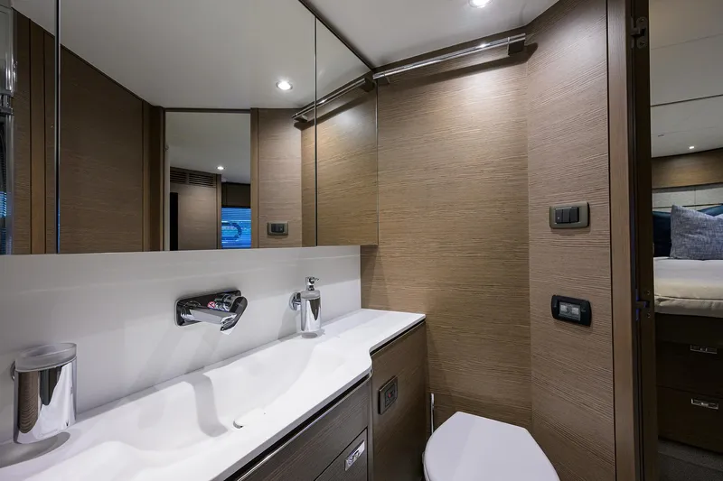 Ladybird Yacht Photos Pics Princess V55 Ladybird -  Guest Head