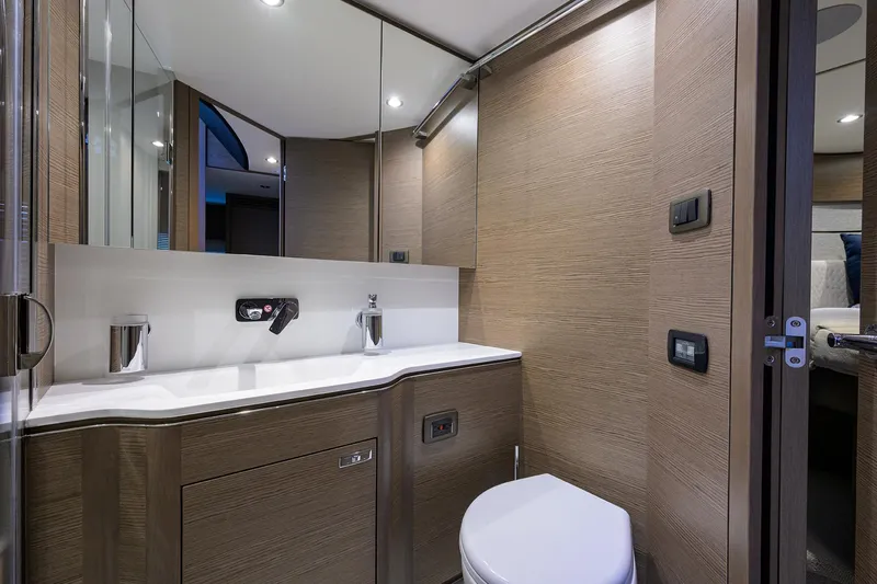 Ladybird Yacht Photos Pics Princess V55 Ladybird -  Guest Head