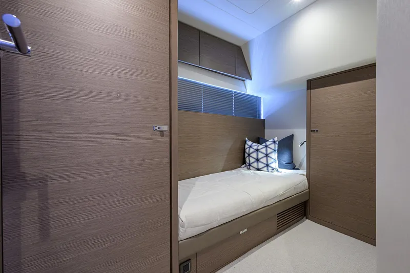 Ladybird Yacht Photos Pics Princess V55 Ladybird -  Guest Stateroom