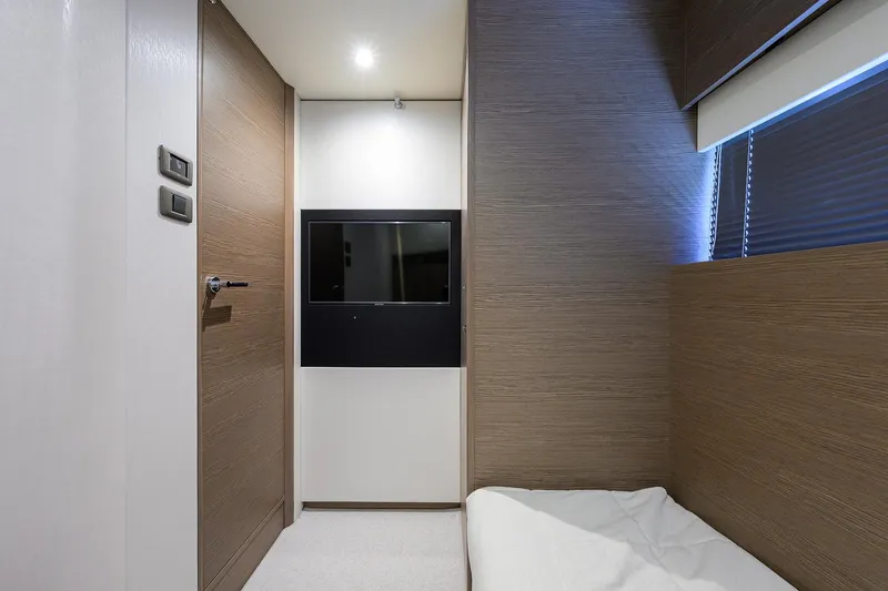 Ladybird Yacht Photos Pics Princess V55 Ladybird -  Guest Stateroom