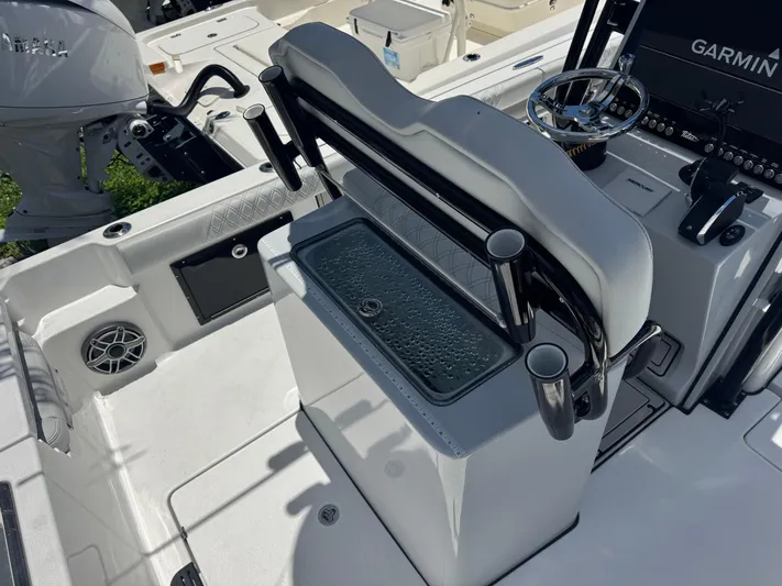  Yacht Photos Pics 2024 Tides 26 boat interior with Garmin system and Yamaha engine.