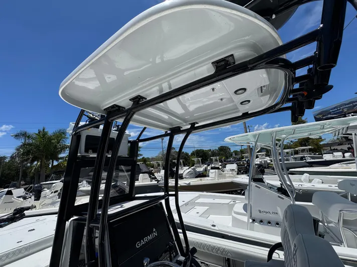  Yacht Photos Pics 2024 Tides 26 boat with Garmin electronics, featuring sleek design and modern amenities.