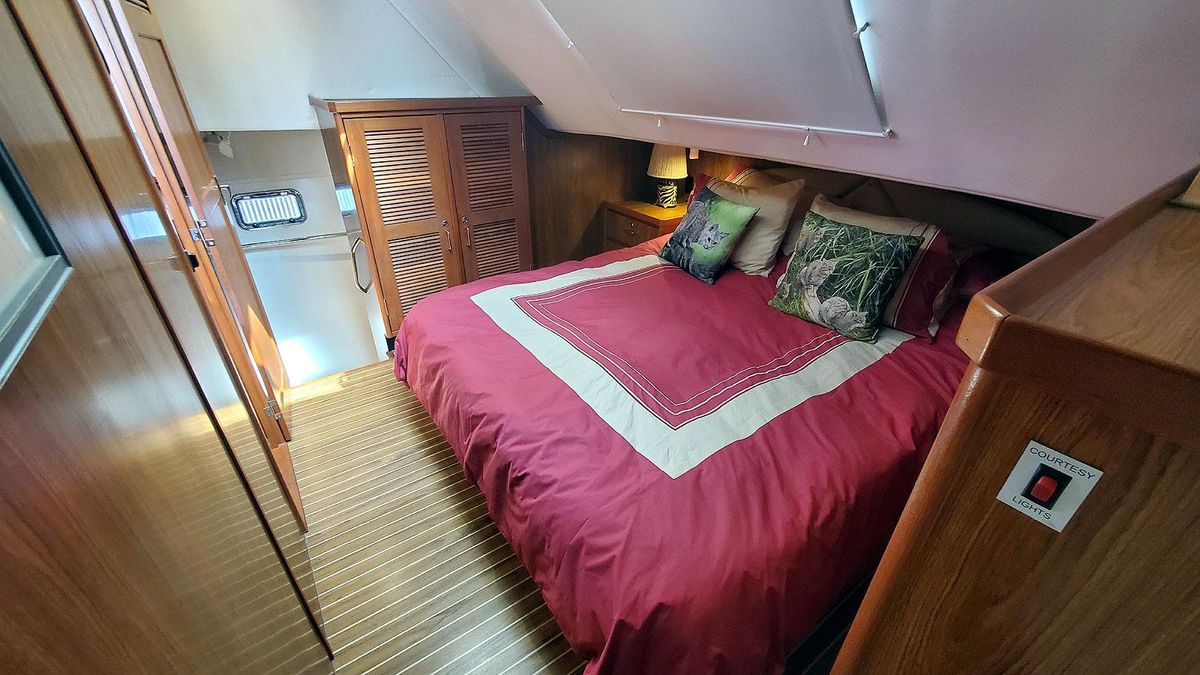 2012 Endeavour 44 