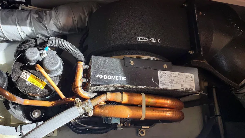 Nine Lives Yacht Photos Pics Reverse Cycle Climate Control