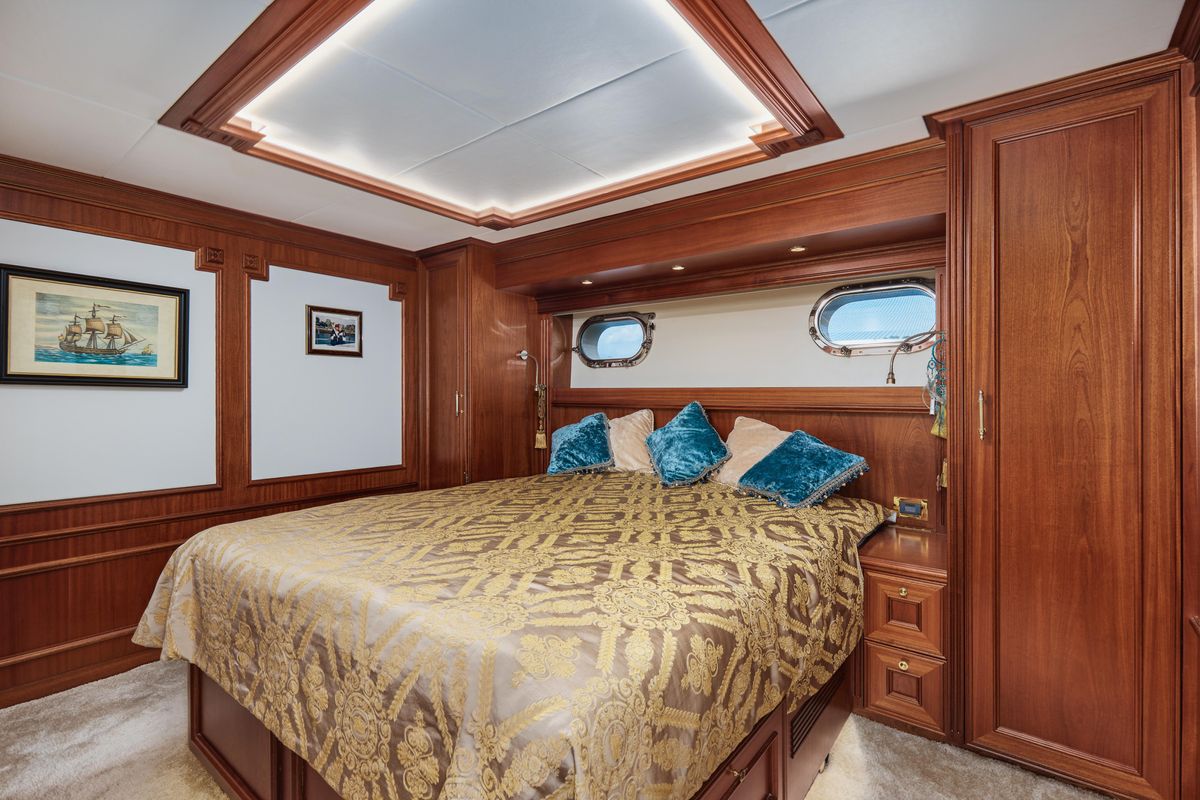2014 Van der Valk 80 