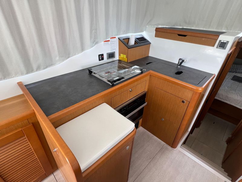 2019 Beneteau Swift Trawler 35