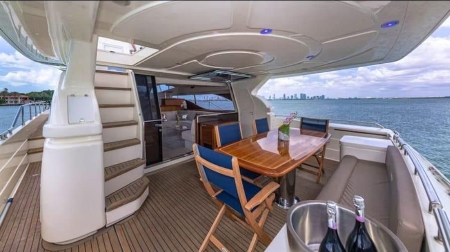 2005 Ferretti Yachts 69 