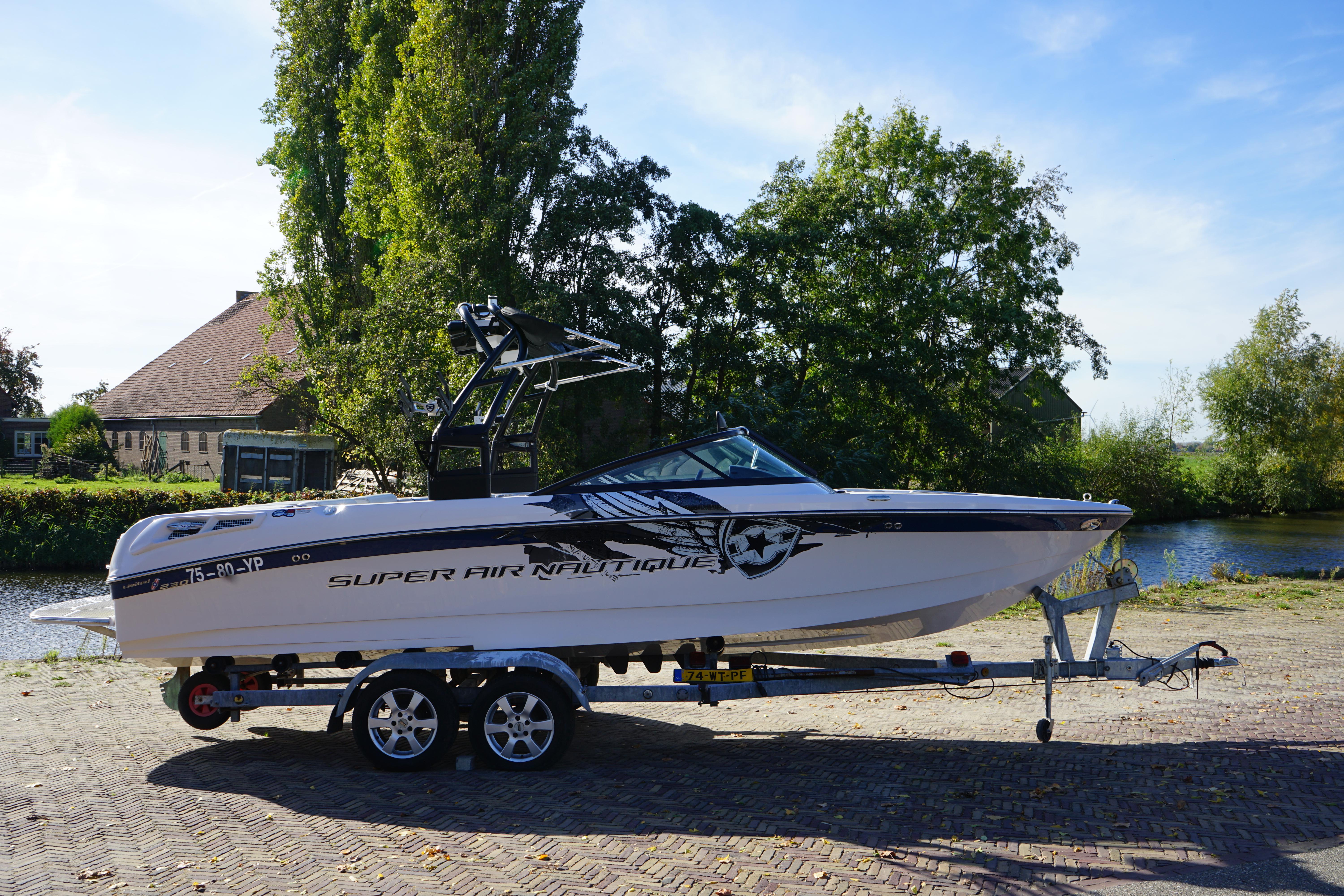 2009 Correct Craft superairnautique 230