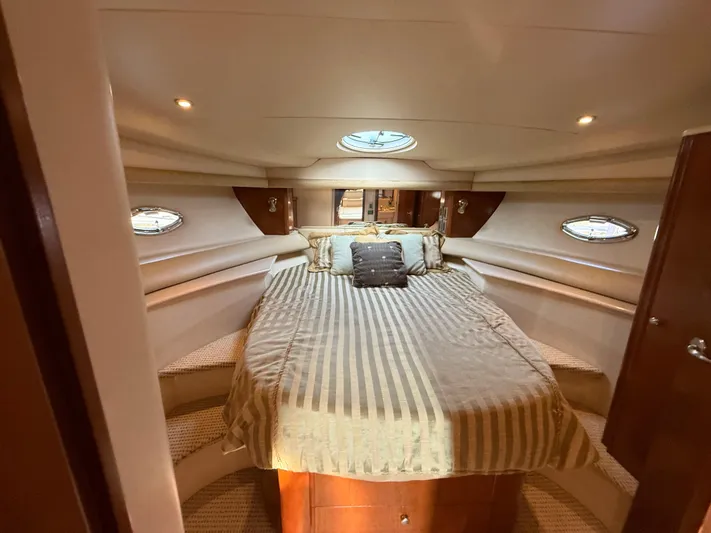 Jamm Yacht Photos Pics Luxurious bedroom in 2005 Meridian 459 Motoryacht with elegant bedding and ambient lighting.