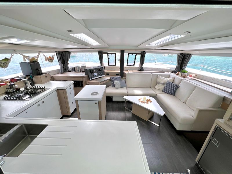 2020 Fountaine Pajot Saona 47