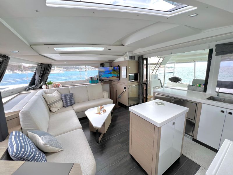 2020 Fountaine Pajot Saona 47